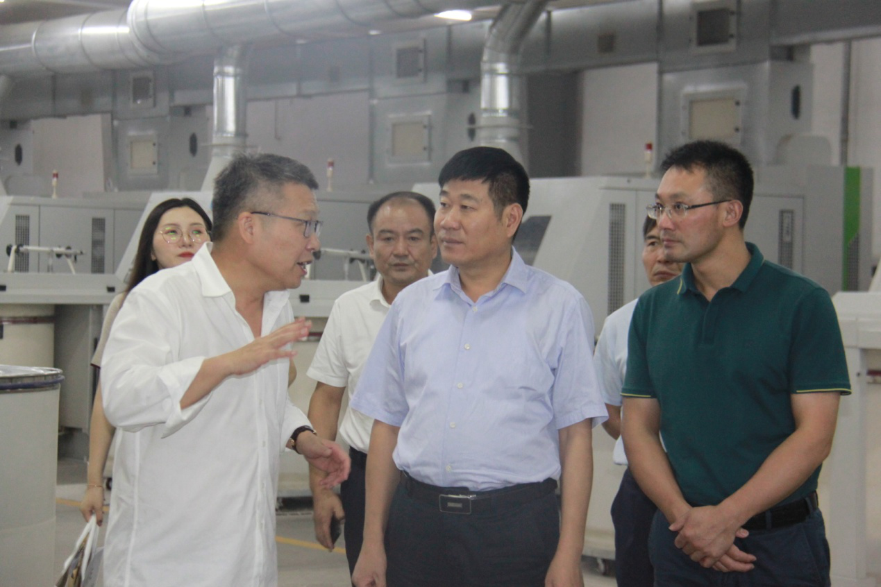 姜堰区委常委开发区党工委书记王荣明莅临集团公司视察指导工作